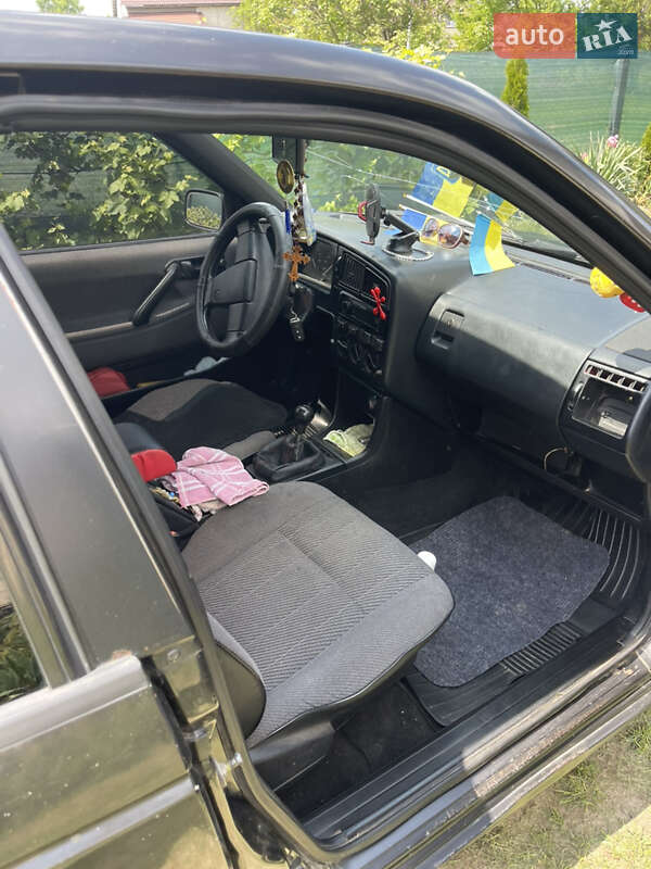Седан Volkswagen Passat 1989 в Барышевке