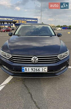 Седан Volkswagen Passat 2015 в Киеве