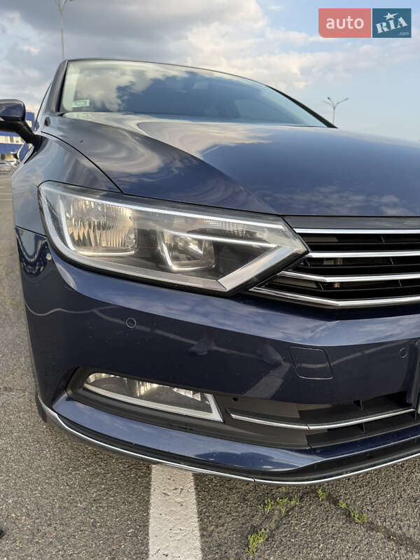Седан Volkswagen Passat 2015 в Києві