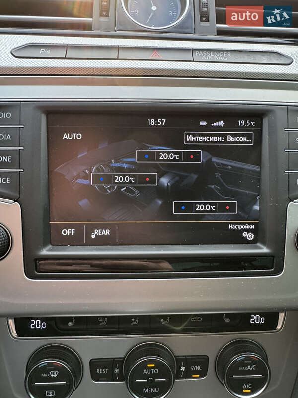 Седан Volkswagen Passat 2015 в Києві