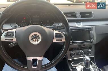 Універсал Volkswagen Passat 2012 в 