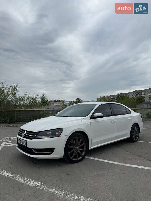 Седан Volkswagen Passat 2014 в Івано-Франківську