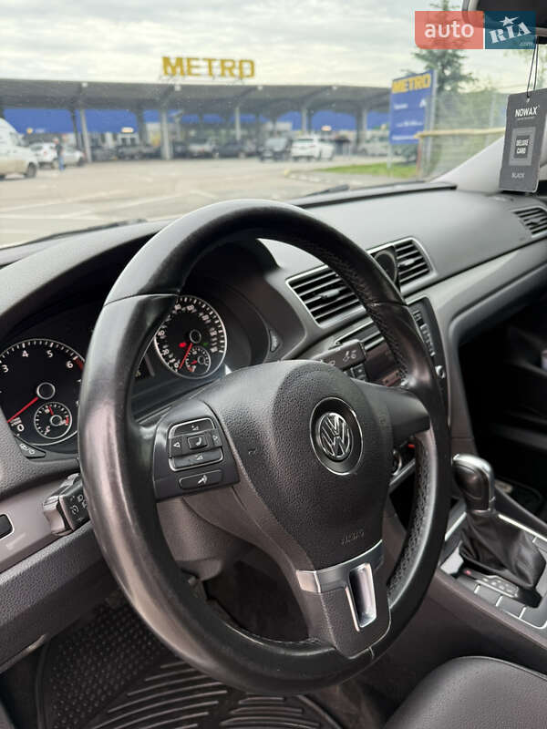 Седан Volkswagen Passat 2014 в Івано-Франківську