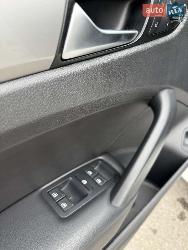 Седан Volkswagen Passat 2014 в Івано-Франківську