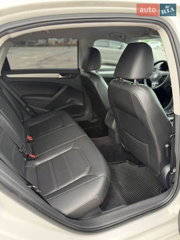 Седан Volkswagen Passat 2014 в Івано-Франківську