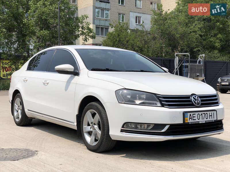 Седан Volkswagen Passat 2011 в Дніпрі