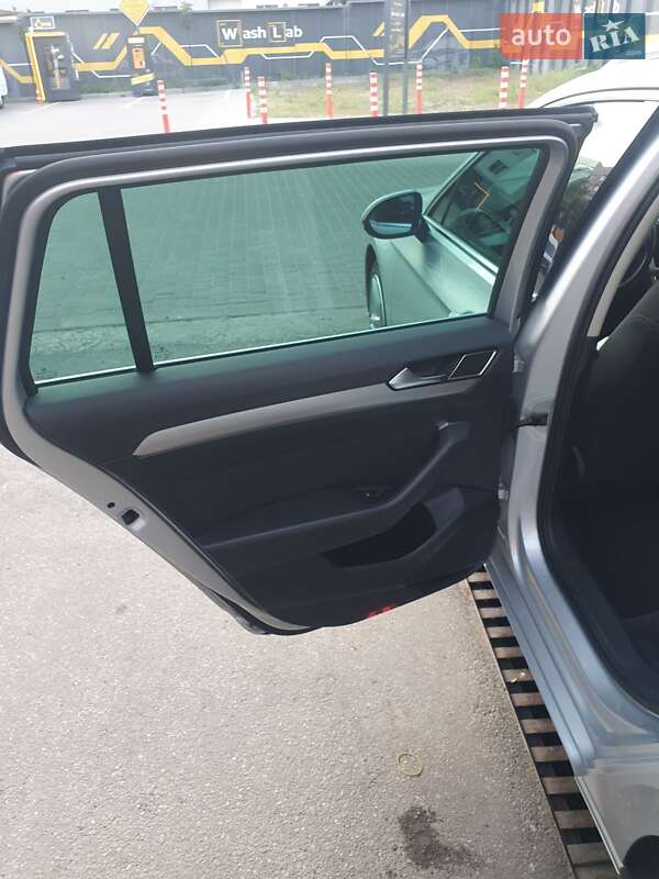 Универсал Volkswagen Passat 2018 в Харькове фото 8 Универсал Volkswagen Passat 2018 в Харькове