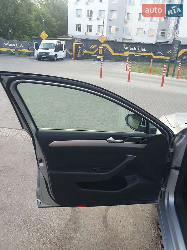 Универсал Volkswagen Passat 2018 в Харькове фото 11 Универсал Volkswagen Passat 2018 в Харькове