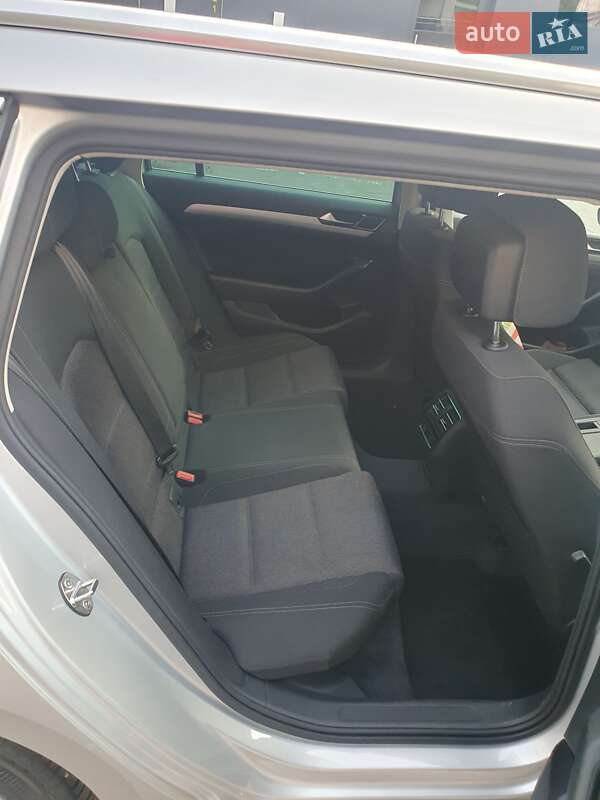 Универсал Volkswagen Passat 2018 в Харькове фото 17 Универсал Volkswagen Passat 2018 в Харькове
