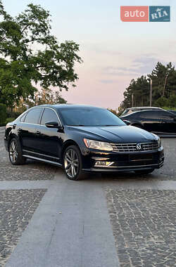 Седан Volkswagen Passat 2016 в Днепре