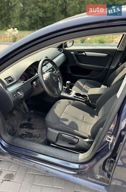 Седан Volkswagen Passat 2012 в 