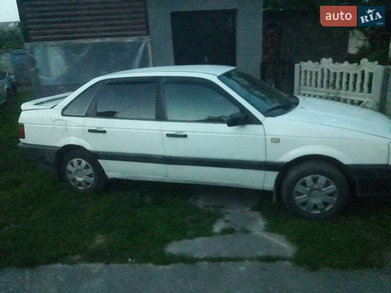 Седан Volkswagen Passat 1990 в Рожище