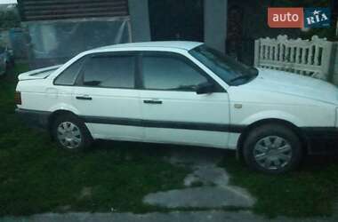 Седан Volkswagen Passat 1990 в 
