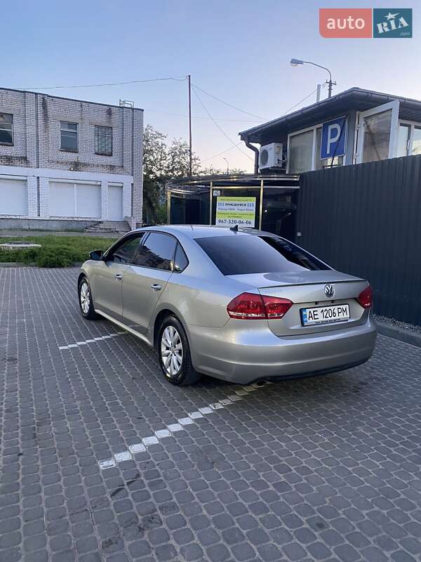Седан Volkswagen Passat 2013 в Днепре