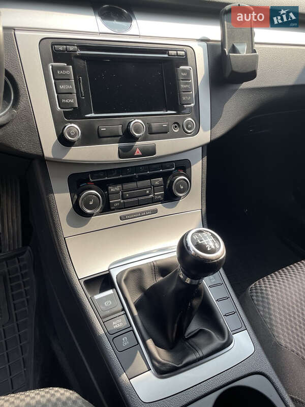 Универсал Volkswagen Passat 2011 в Коростене