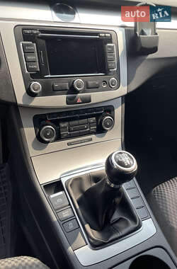 Универсал Volkswagen Passat 2011 в 