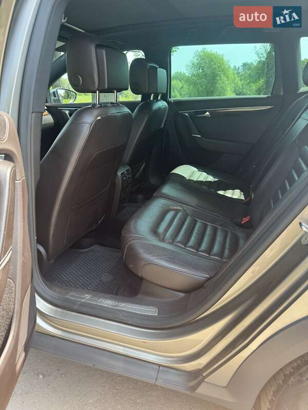 Універсал Volkswagen Passat 2012 в Теофіполі