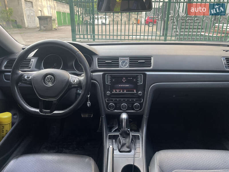 Седан Volkswagen Passat 2016 в Житомирі