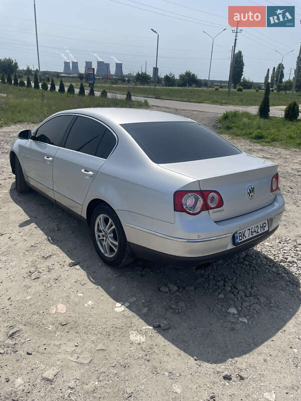 Седан Volkswagen Passat 2009 в Рівному