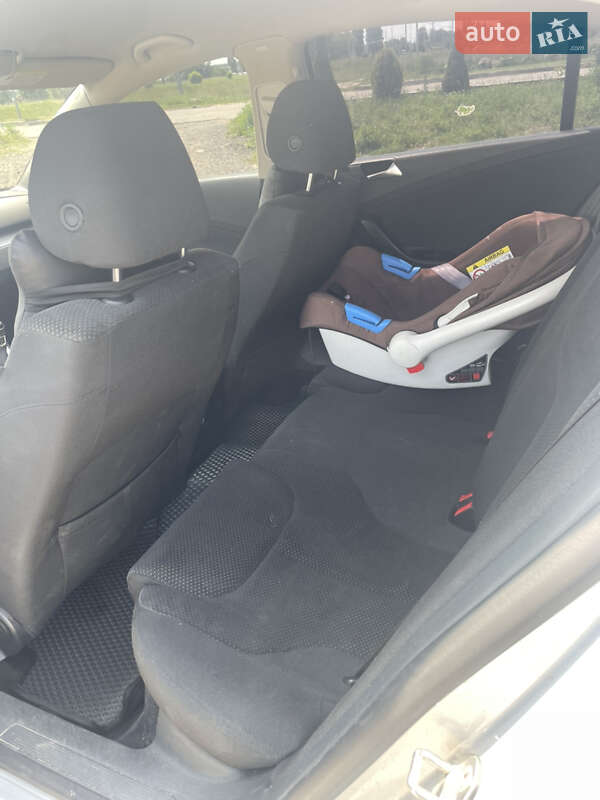 Седан Volkswagen Passat 2009 в Рівному