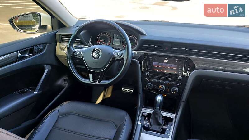 Седан Volkswagen Passat 2020 в Киеве