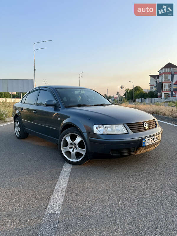 Седан Volkswagen Passat 1999 в Херсоні