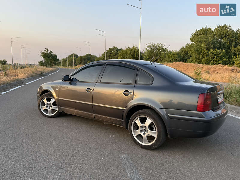 Седан Volkswagen Passat 1999 в Херсоні