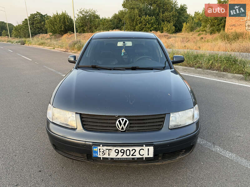 Седан Volkswagen Passat 1999 в Херсоні