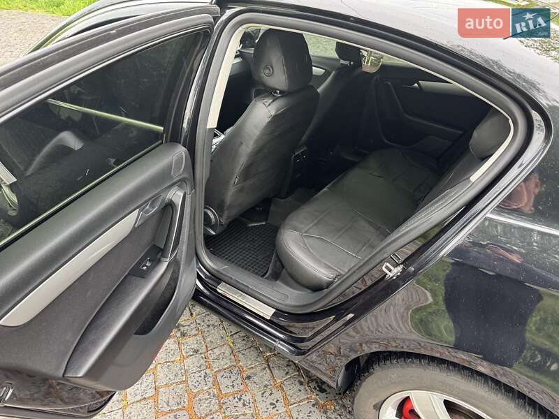 Седан Volkswagen Passat 2012 в Житомире