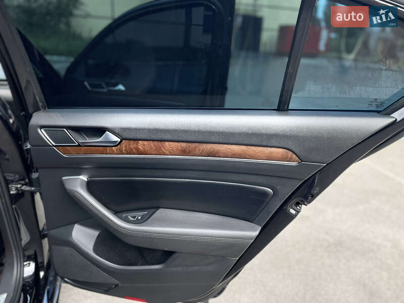 Седан Volkswagen Passat 2018 в Києві