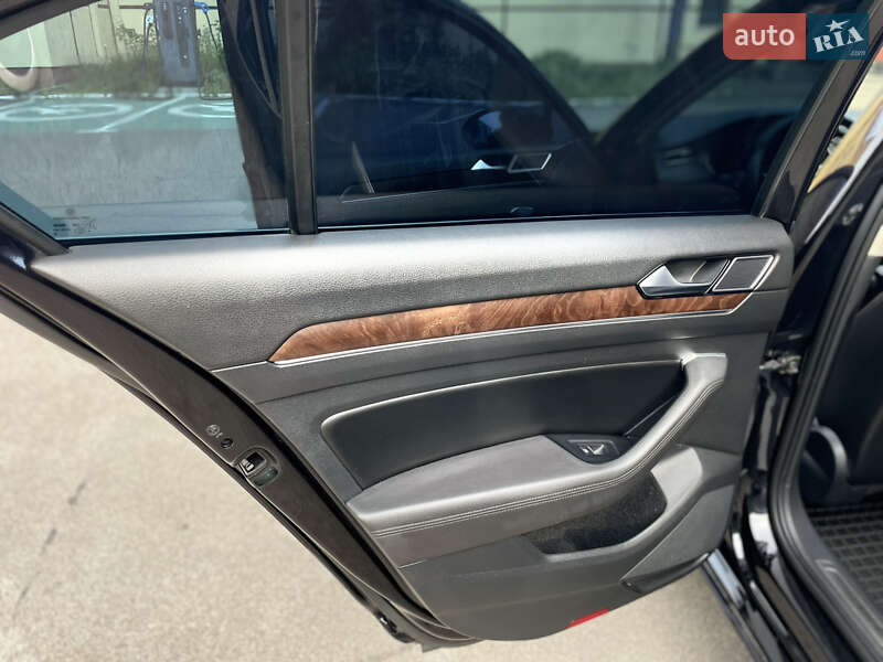 Седан Volkswagen Passat 2018 в Києві
