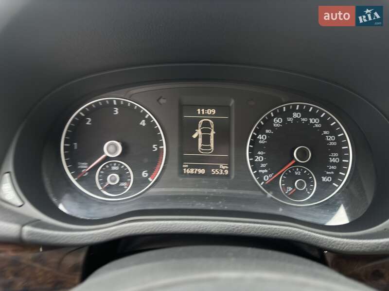 Седан Volkswagen Passat 2014 в Ужгороді