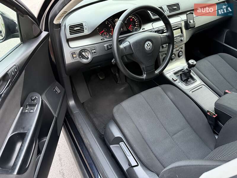 Універсал Volkswagen Passat 2009 в Харкові