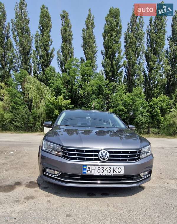 Седан Volkswagen Passat 2016 в Киеве