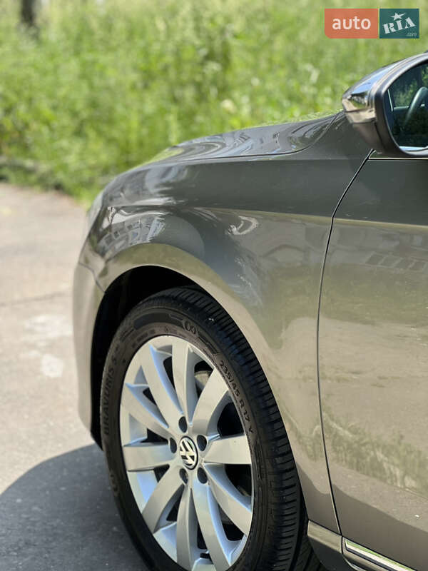 Універсал Volkswagen Passat 2011 в Калуші