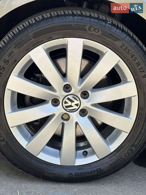 Універсал Volkswagen Passat 2011 в Калуші