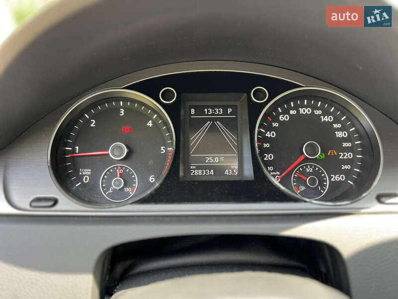 Універсал Volkswagen Passat 2011 в Калуші