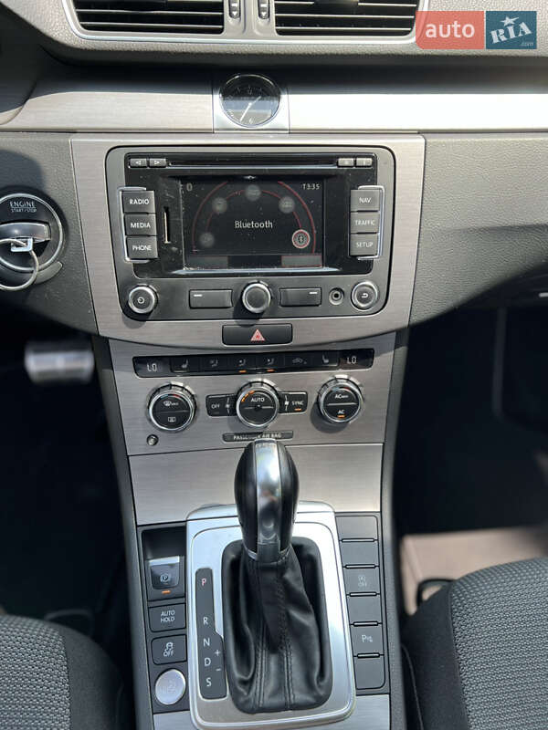 Універсал Volkswagen Passat 2011 в Калуші