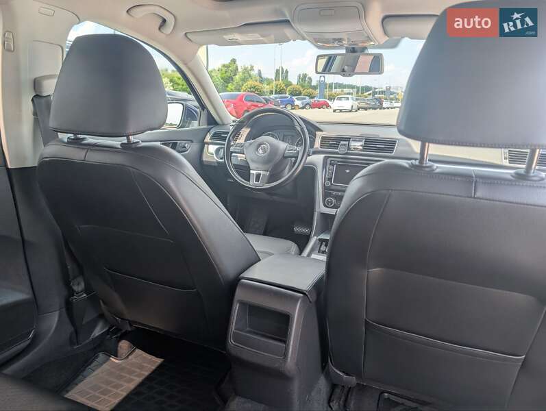 Седан Volkswagen Passat 2011 в Киеве