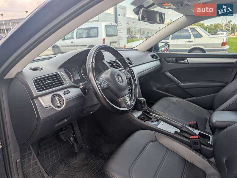Седан Volkswagen Passat 2011 в Киеве