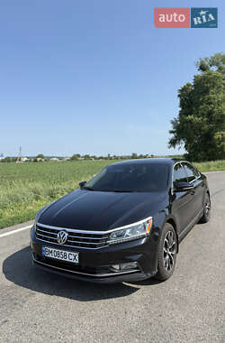 Седан Volkswagen Passat 2017 в Ромнах