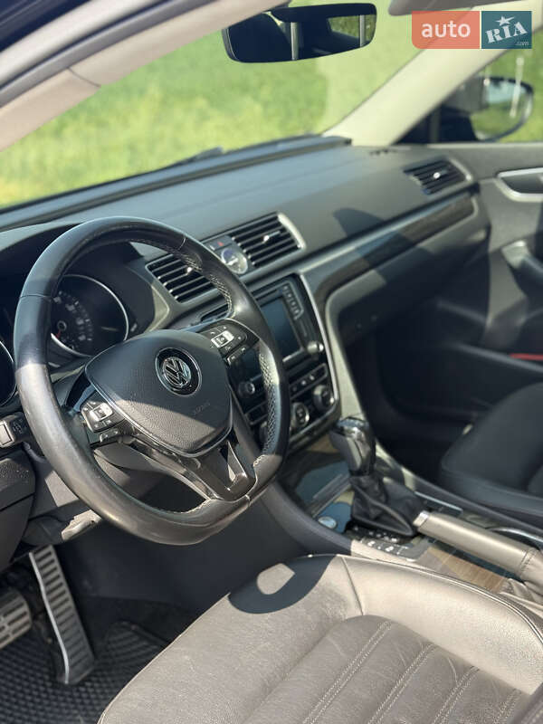 Седан Volkswagen Passat 2017 в Ромнах