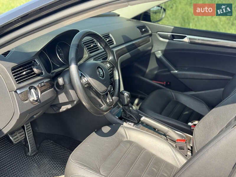 Седан Volkswagen Passat 2017 в Ромнах