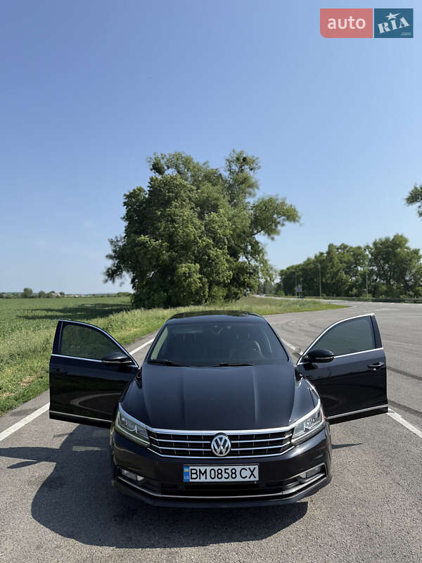 Седан Volkswagen Passat 2017 в Ромнах