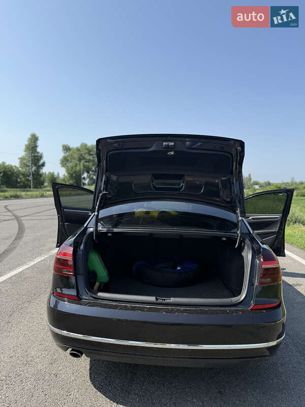 Седан Volkswagen Passat 2017 в Ромнах