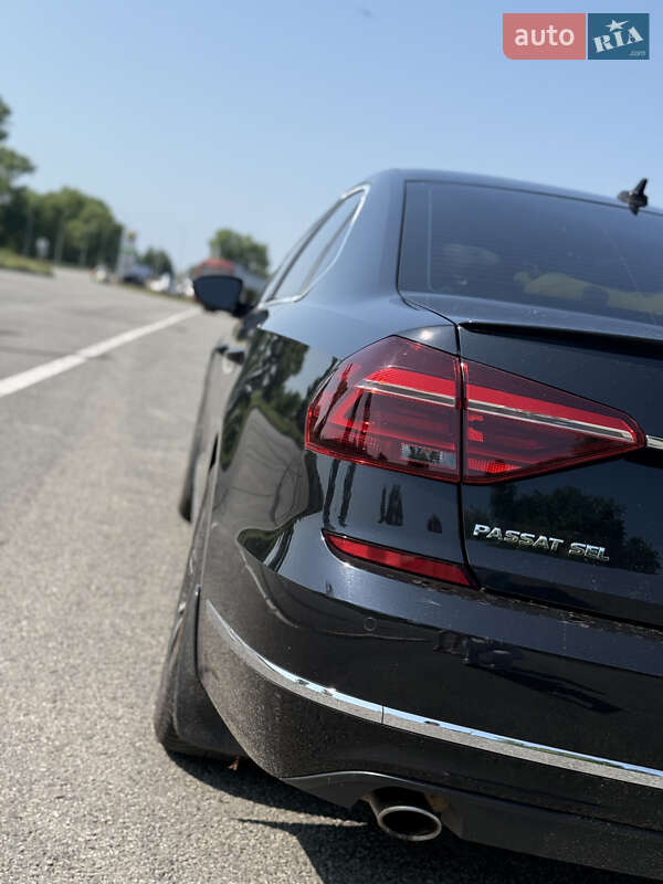 Седан Volkswagen Passat 2017 в Ромнах