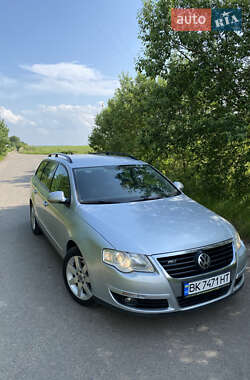Універсал Volkswagen Passat 2010 в Рівному
