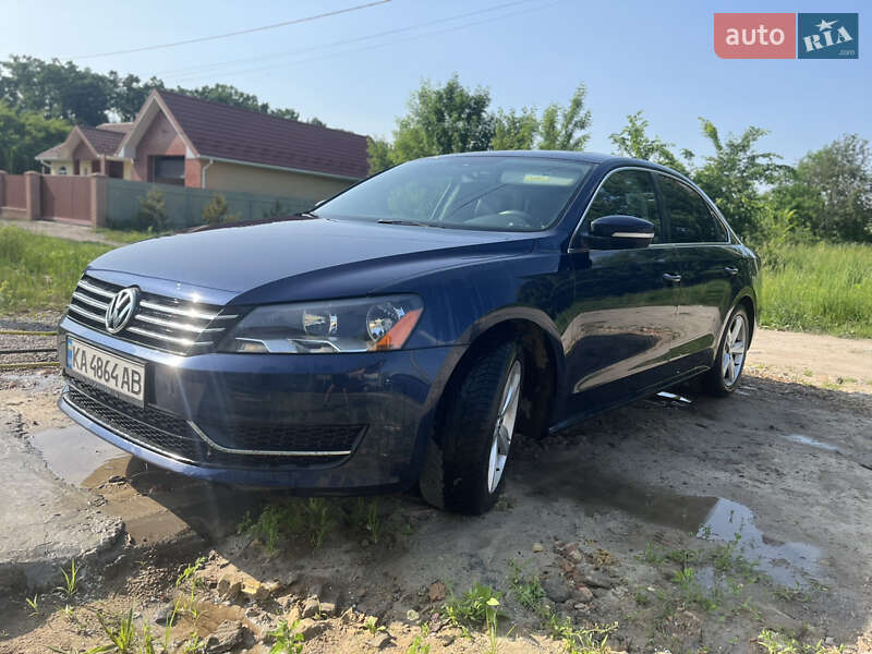Седан Volkswagen Passat 2012 в Киеве
