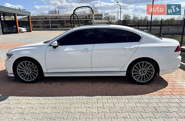 Седан Volkswagen Passat 2016 в Виннице