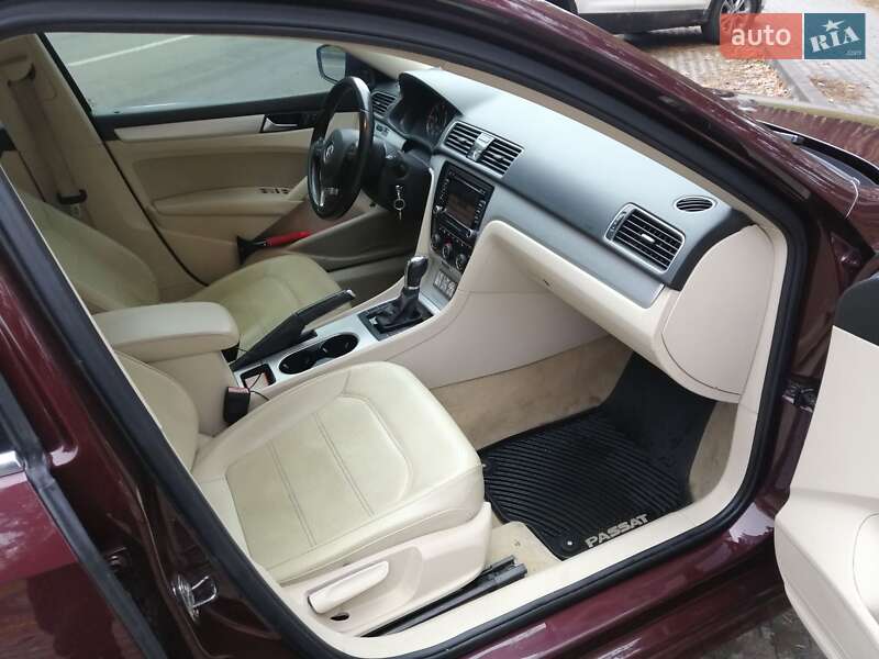 Седан Volkswagen Passat 2012 в Киеве